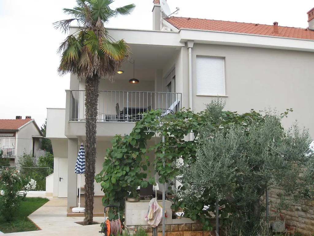 Apartment Bogdan Valbandon