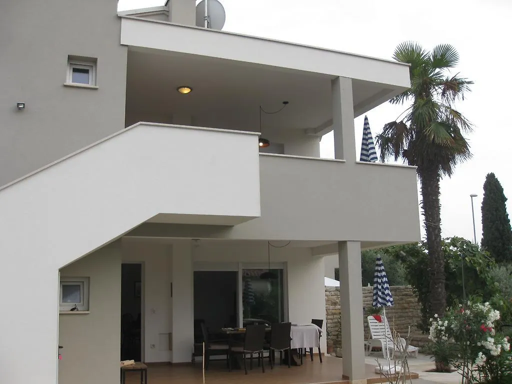 Apartment Bogdan Valbandon