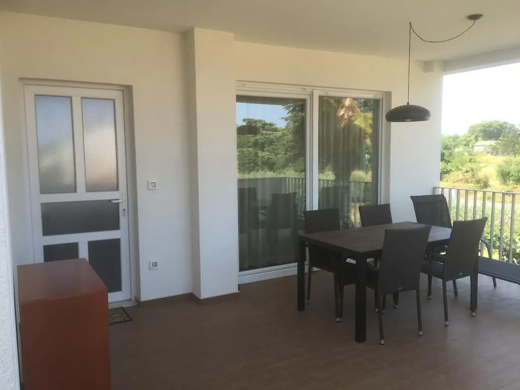Apartment Bogdan Valbandon 0*,