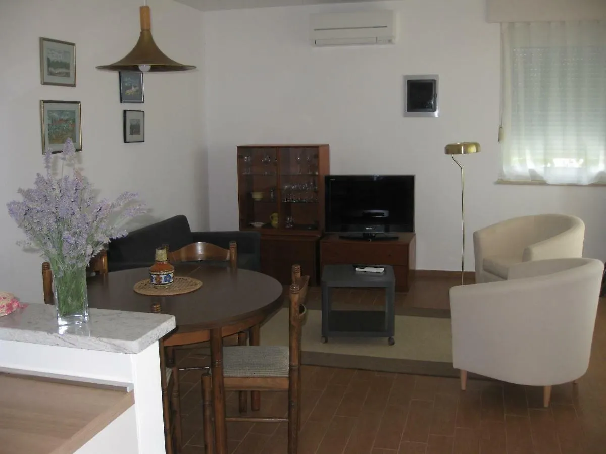 Apartment Bogdan Valbandon 0*,  Croatia