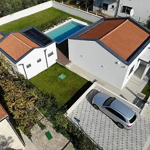  Villa Lana